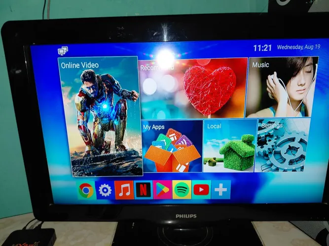 Vendo uma tv 32 polegada nao é esmart mais ja vai com aparelho controle