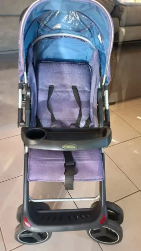 Carrinho de bebê marca Kiddo