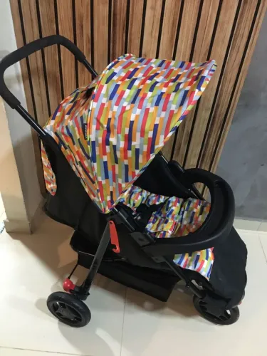 Vendo carrinho de bebê da marca Voyager em ótimo estado completo