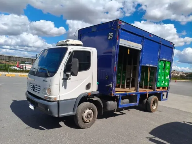 M. BENZ 915C BAIA DE BEBIDAS COM SERVIÇO HEINEKEN | 2011/2012
