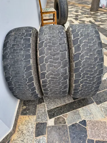 Vendo 3 pneus 245/75/16