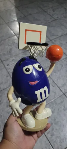 Boneco M&MS jogador basquete dispenser de bombons baleiro mms