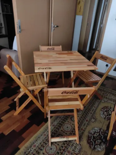 Mesa dobrável com 4 cadeiras