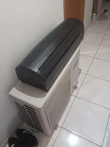 AR-CONDICIONADO SPLIT 18.000 BTUs (INSTALAÇÃO E MATERIAL INCLUSOS)
