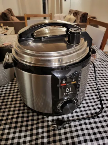 Panela de pressão elétrica eletrolux 5L 220v pce20