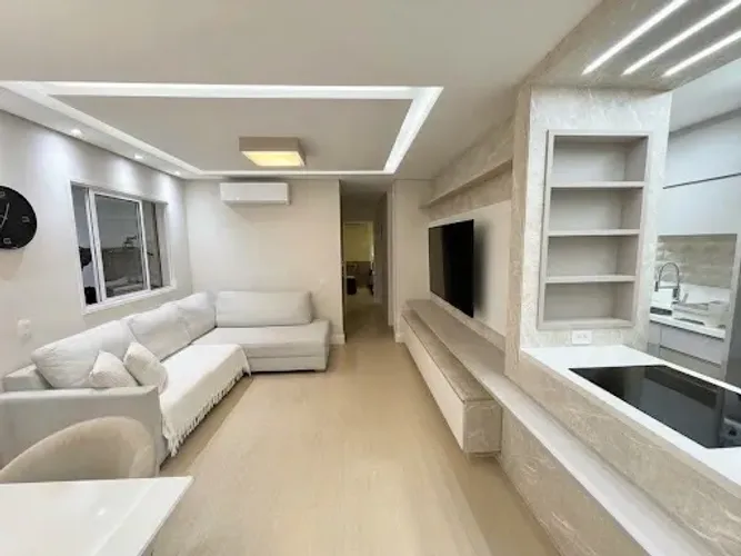Apartamento com móveis planejados