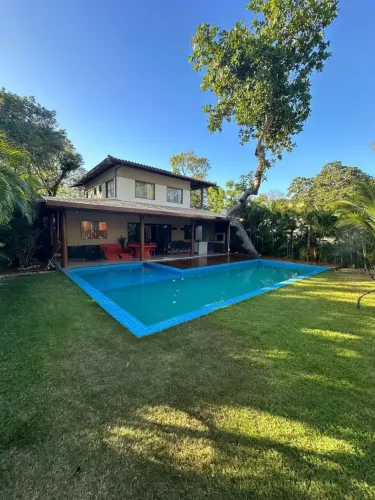 Casa a venda em Praia do Forte com 4 suites piscina e área gourmet