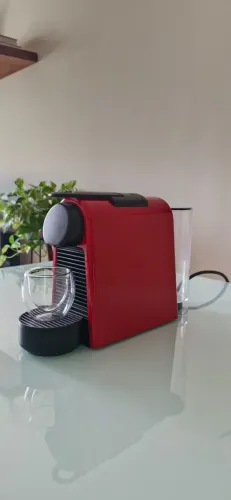 Cafeteira Nespresso Essenza Mini Vermelho 110v