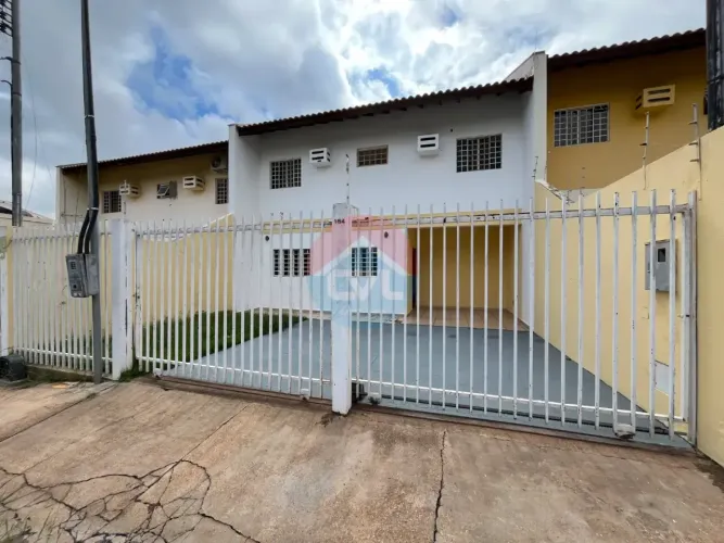 Sobrado com 3 quartos pertinho do Shopping Estação codigo: 393152