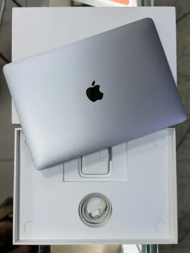 Macbook air m1 8gb / 256gb LOJA FÍSICA saúde da bateria 86%, carregador original ( 256 )