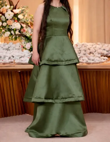 Vende-se vestido para madrinha.