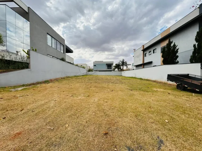 Terreno plano de 487m² à venda em condomínio - Alphaville II