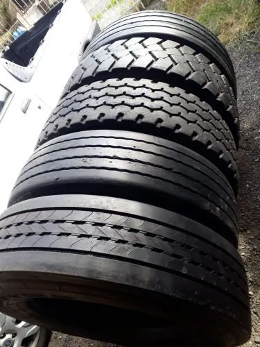 Pneus 295/80R22.5 usados 