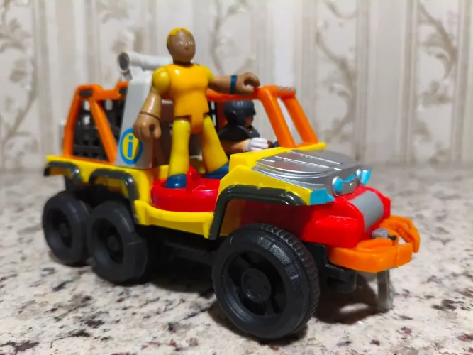 Carro Resgate Imaginext com 2 bonecos 