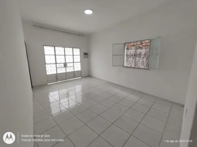 Imóvel para aluguel possui 250 metros quadrados com 3 quartos em Farol - Maceió - AL
