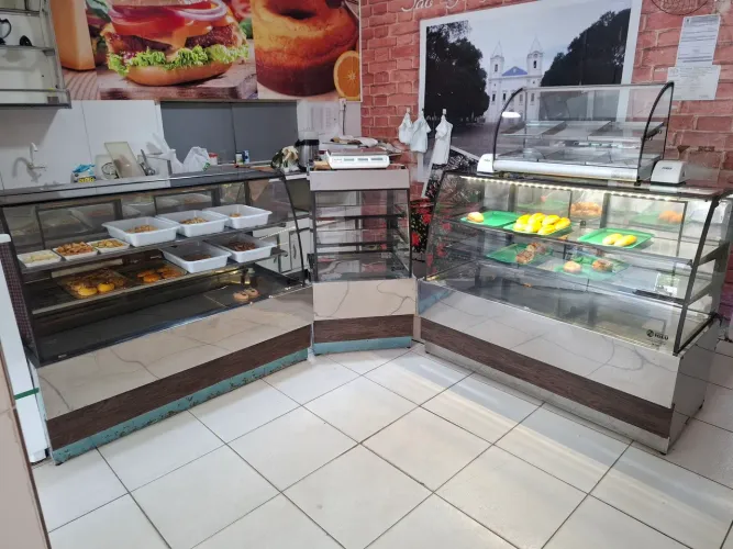 Kit Padaria IGLU Semi-Novo: Balcão Refrigerado + Caixa + Vitrine Expositora