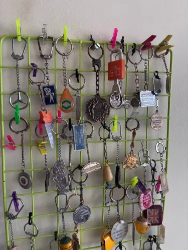 Coleção de chaveiros com 50 peças antigos