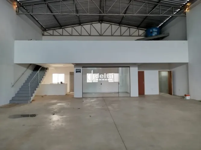 Galpão para venda no bairro Marta Helena em Uberlândia/MG