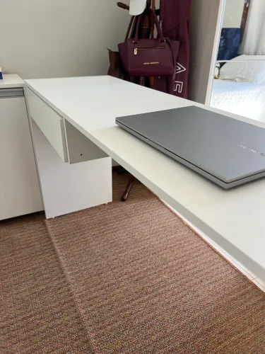 MESA DE COMPUTADOR COM ARMÁRIO