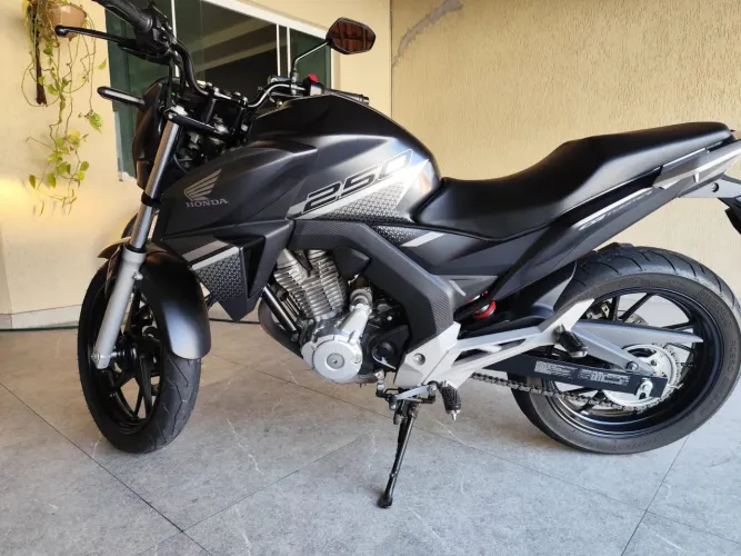 Honda CB Twister 250 2022 | Único Dono | Impecável