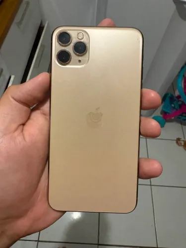 iPhone 11 Pro Max gold
