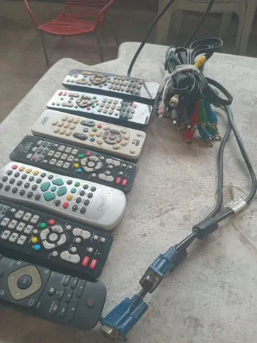 Vendo esses controles e cabos 