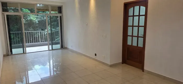 CARLOS VASCONCELOS APARTAMENTO COM VARANDA Q 2QUARTOS SUITE E VAGA  em Tijuca - Rio de Jan