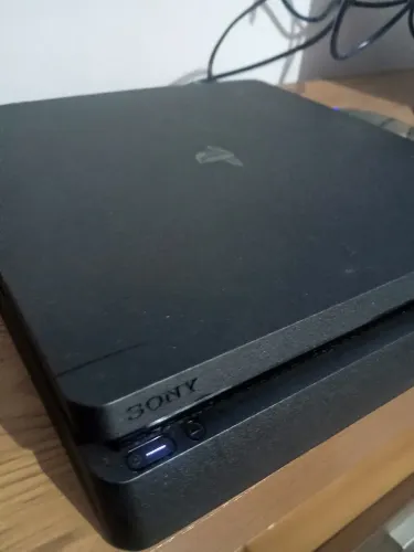 Playstation 4 FAT completo 1 jogo físico