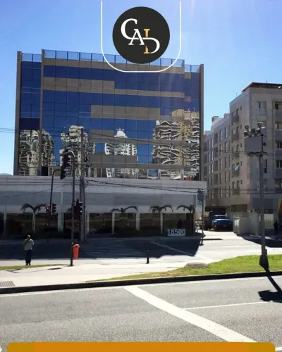 EXCELENTE SALA COMERCIAL COM 25 M2 No COND. UPRISE AV DAS AMÉRICAS/ RECREIO