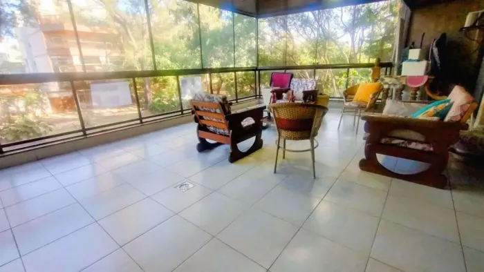 BS IMOBILIÁRIA VENDE!  - Excelente apartamento de frente, com 116m², pronto para morar.