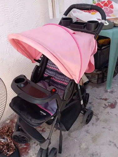 carrinho de bebê semi novo