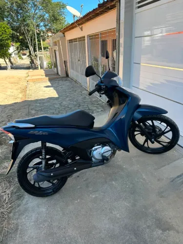 Honda Biz sem detalhes, sem ranhuras, revisada na garantia da concessionária