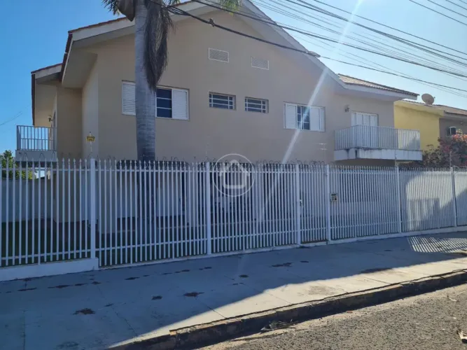 CASA GRANDE NO JARDIM SÃO BENTO