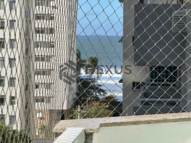 Apartamento com varanda e vista mar a uma quadra da Praia das Pitangueiras à venda, Guaruj