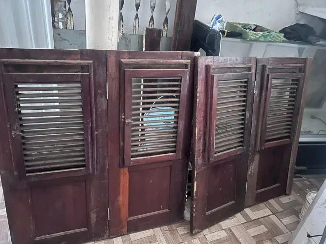 Janela de madeira 4 folhas de 380,00 completa 2x no cartao