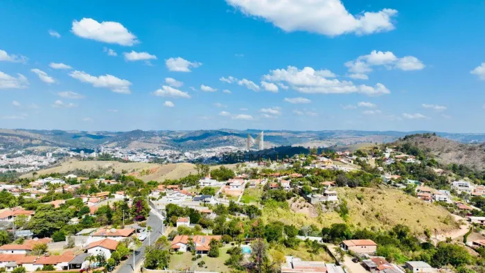 MANSÃO DE LUXO À VENDA EM AMPARO NO CIRCUITO DAS ÁGUAS | 711M², PISCINA AQUECIDA E VISTA P