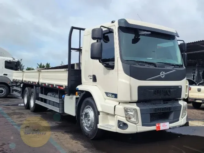 Volvo Vm 290 6x2 Automático Ano 2024/24 Na Carroceria