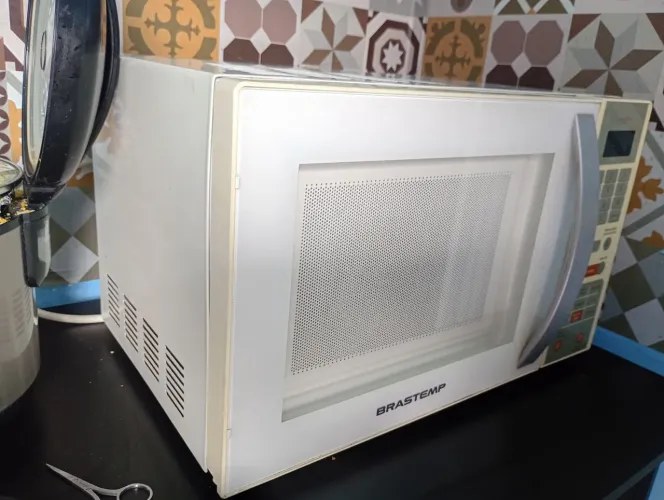 Microondas Brastemp semi-novo