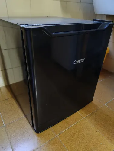 Frigobar Consul 47L Preto semi novo