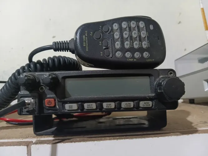 Vendo radio vhf 1802 novo