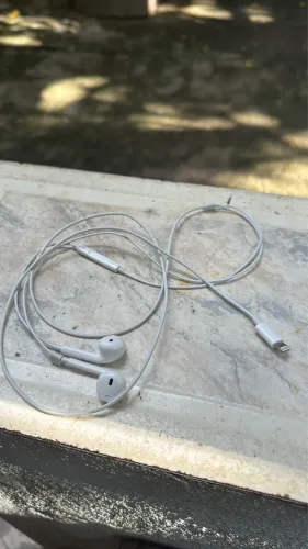 ? Fone de Ouvido Apple EarPods com Fio - Conector Lightning, Som de Qualidade
