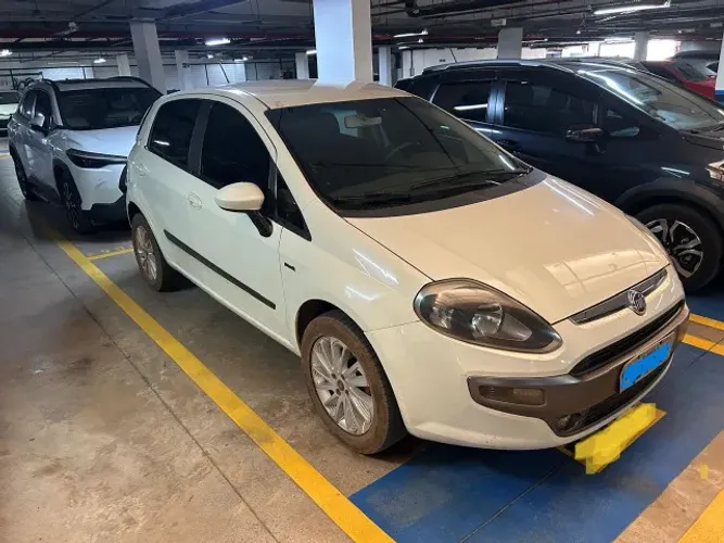 Fiat Punto Essence 1.6 Flex 16V 5P 2016
