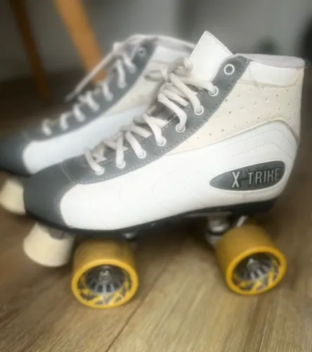 Patins Traxart número 37 e 38 mais equipamento de protecao