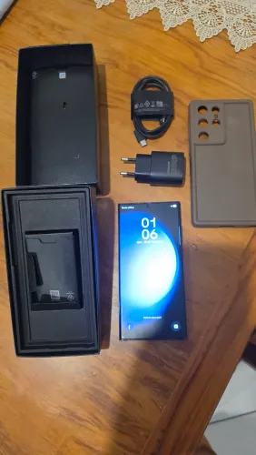 S23 ultra 256gb caixa e acessórios (pequeno detalhe na tela)