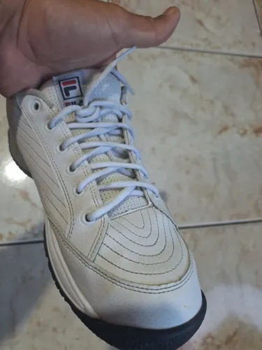 Tênis casual retrô Fila Design urbano/chunky com estética vintage dos anos 90 e 2000