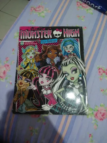 Álbum de Figurinhas Monster High 2013 Mattel incompleto 