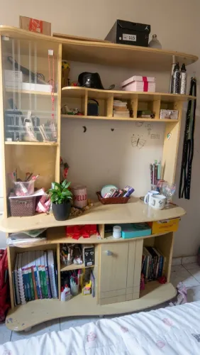 Estante com Escrivaninha em MDF - R$350