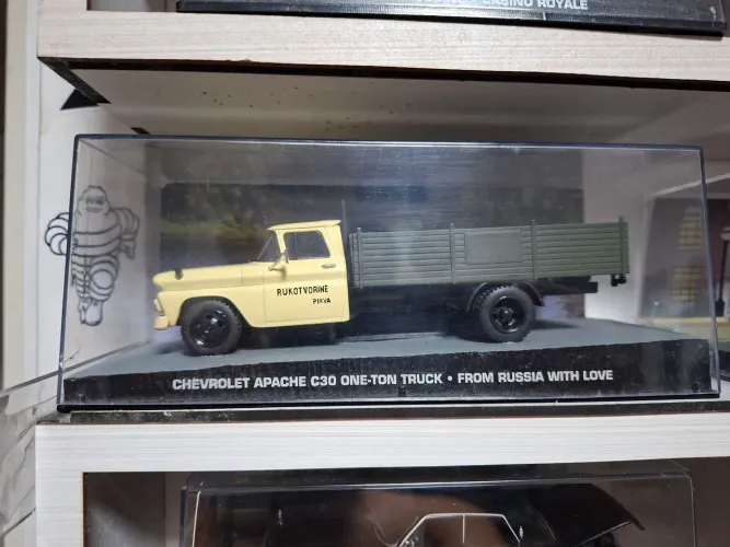 Miniatura Caminhão Chevrollet Apache 007 escala 1/43.