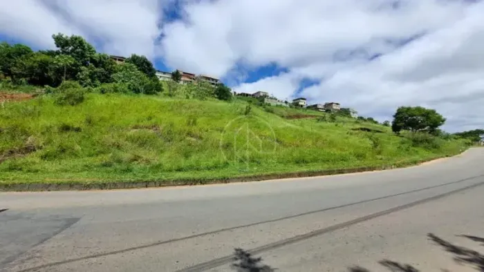 Imóvel para venda tem 493 metros quadrados em São Pedro - Juiz de Fora - MG