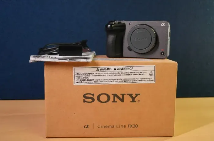 Câmera Sony Fx30 Ilme-fx30 Mirrorless Corpo Preto 4k Uhd com Caixa